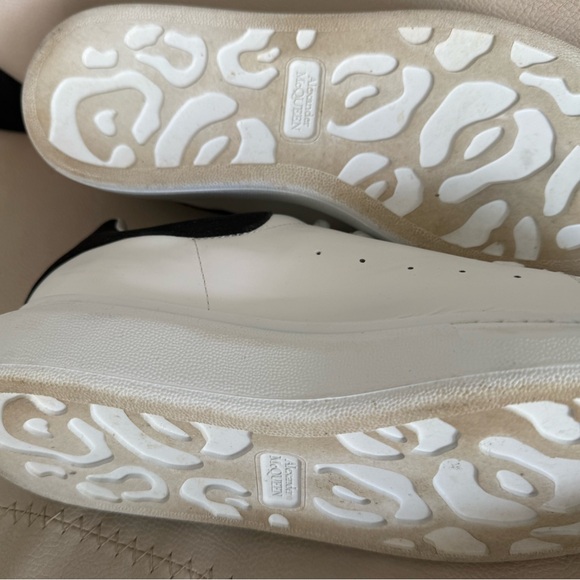 Alexander McQueen Monochrome Sneakers - Picture 3 of 12